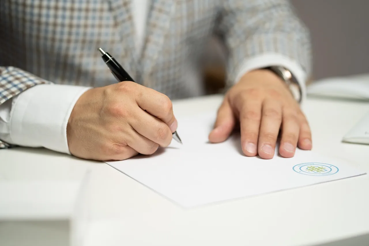 Signature du compromis de vente chez le notaire